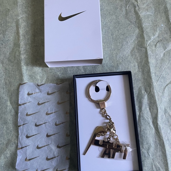 NIB LeBron Air Force 1 Nike Gold Tone Keychain - Picture 9 of 11